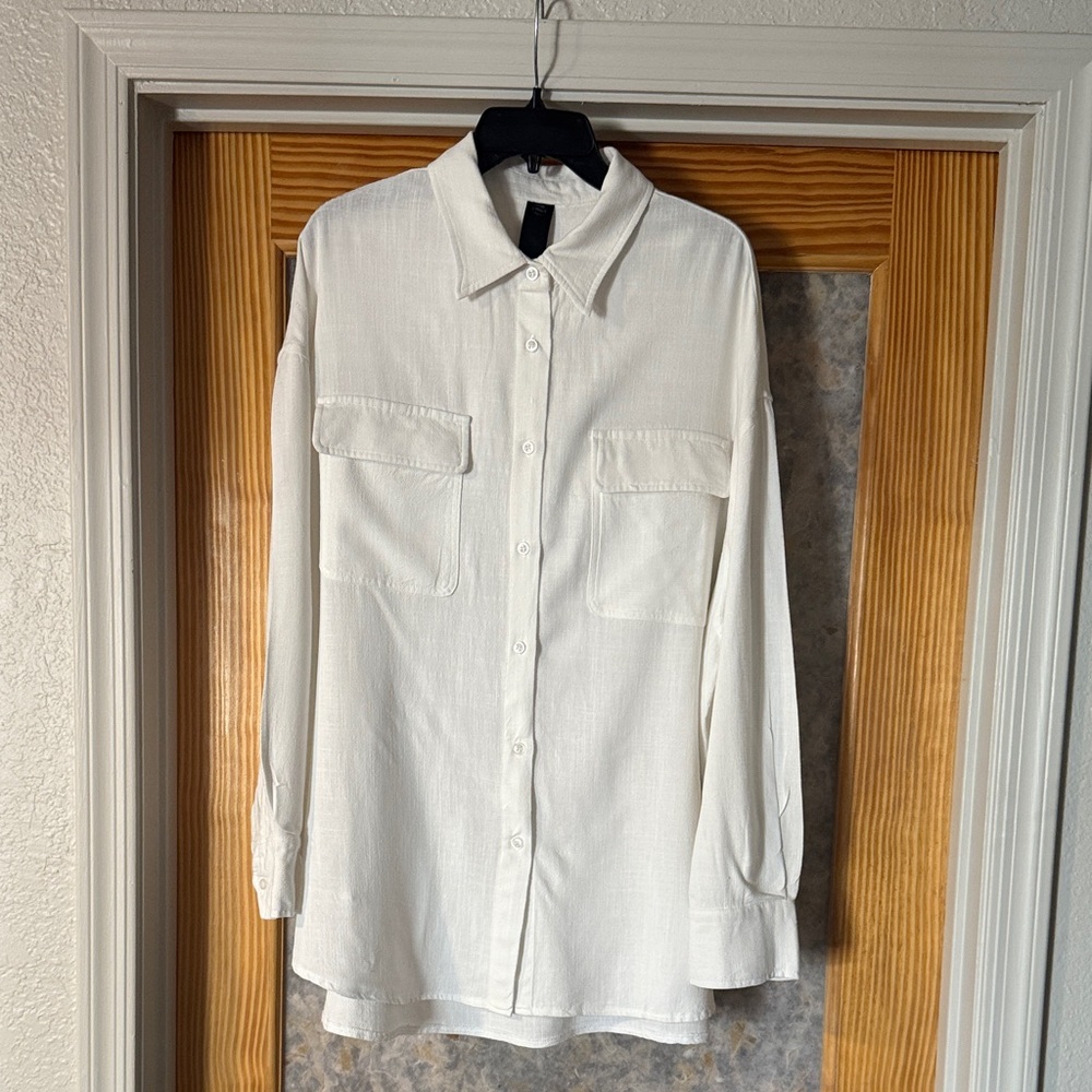 Noli - White Women’s Shirt
Pit to pit - 28”
Top of back collar to hem is 33”.
